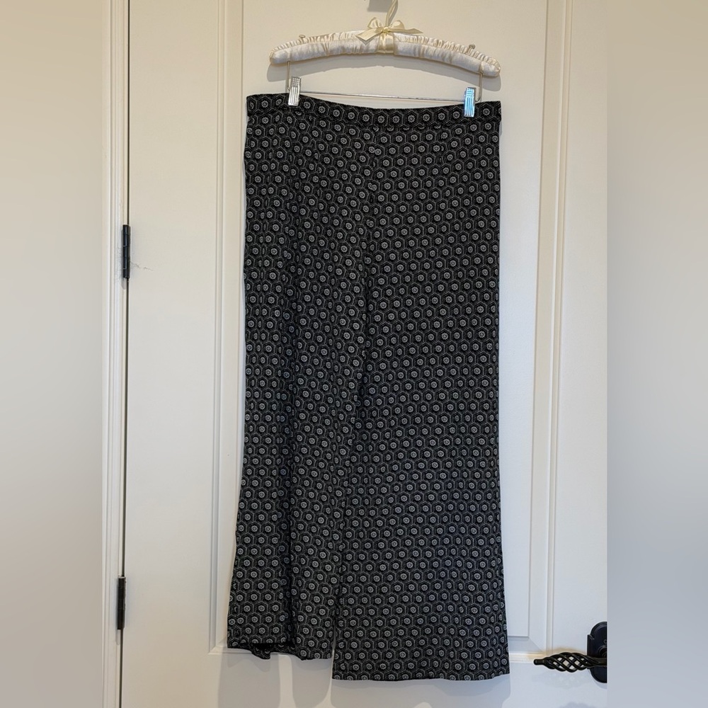 J. Jill Black and Blue Floral Pattern Pants